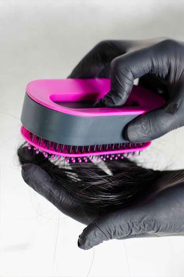 Scalp-massage bristles – close-up