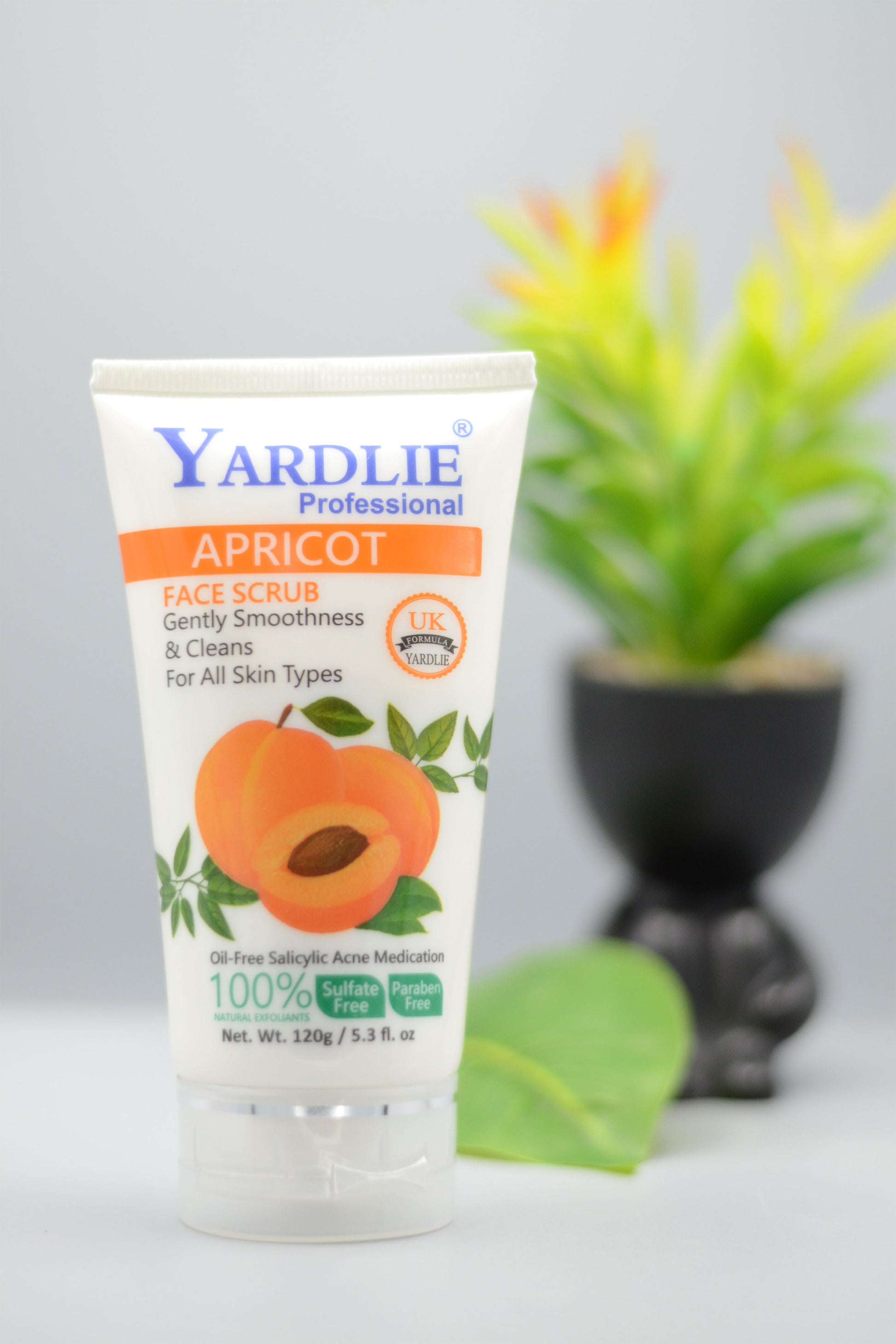 Yardlie Professional Apricot Face Scrub 120g.