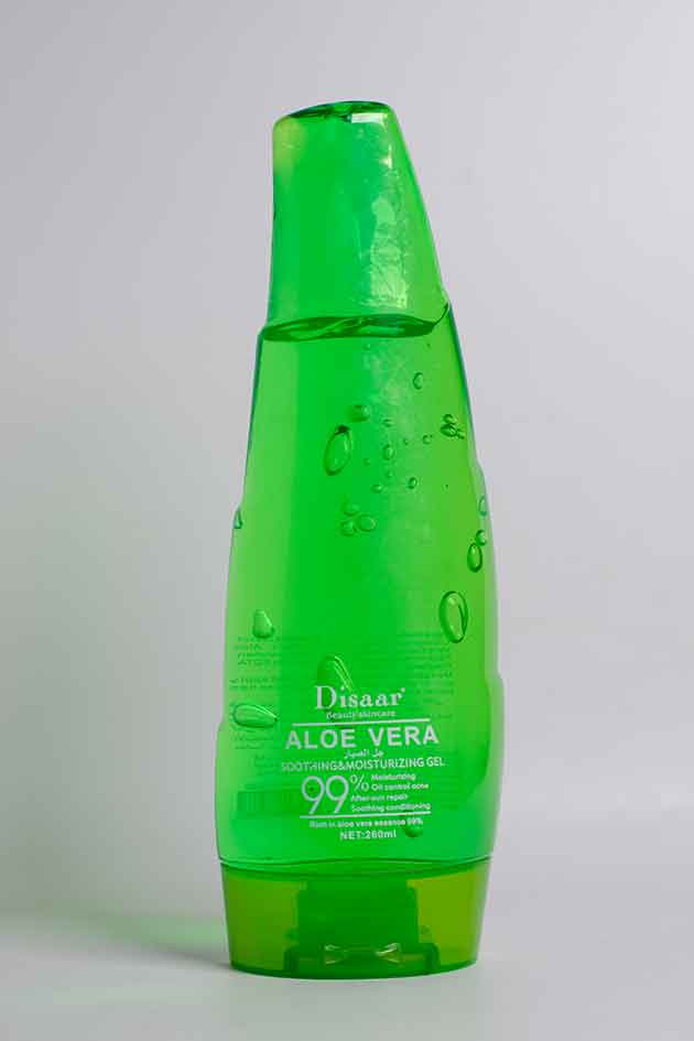 Disaar Aloe Vera Soothing & Moisturizing Gel – 99% Natural Cooling Formula (Last Piece). Green bottle of Disha Aloe Vera gel on a light gray background