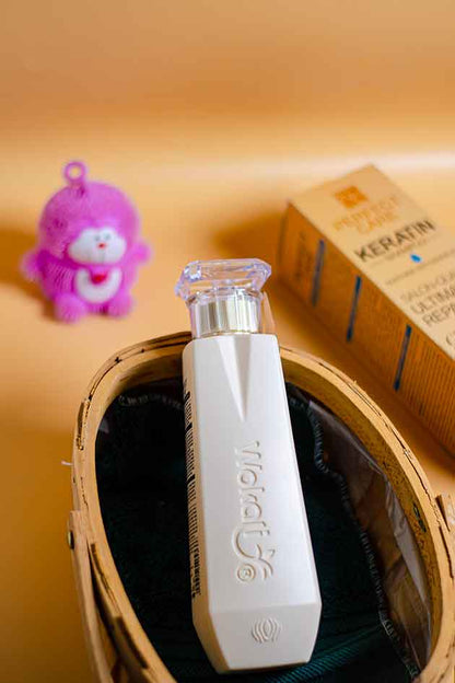 Back label of Yardlie Keratin Shampoo 520ml showing ingredients and usage directions. White bottle with a clear cap on a beige surface, next to a pink plush toy and a cardboard box.