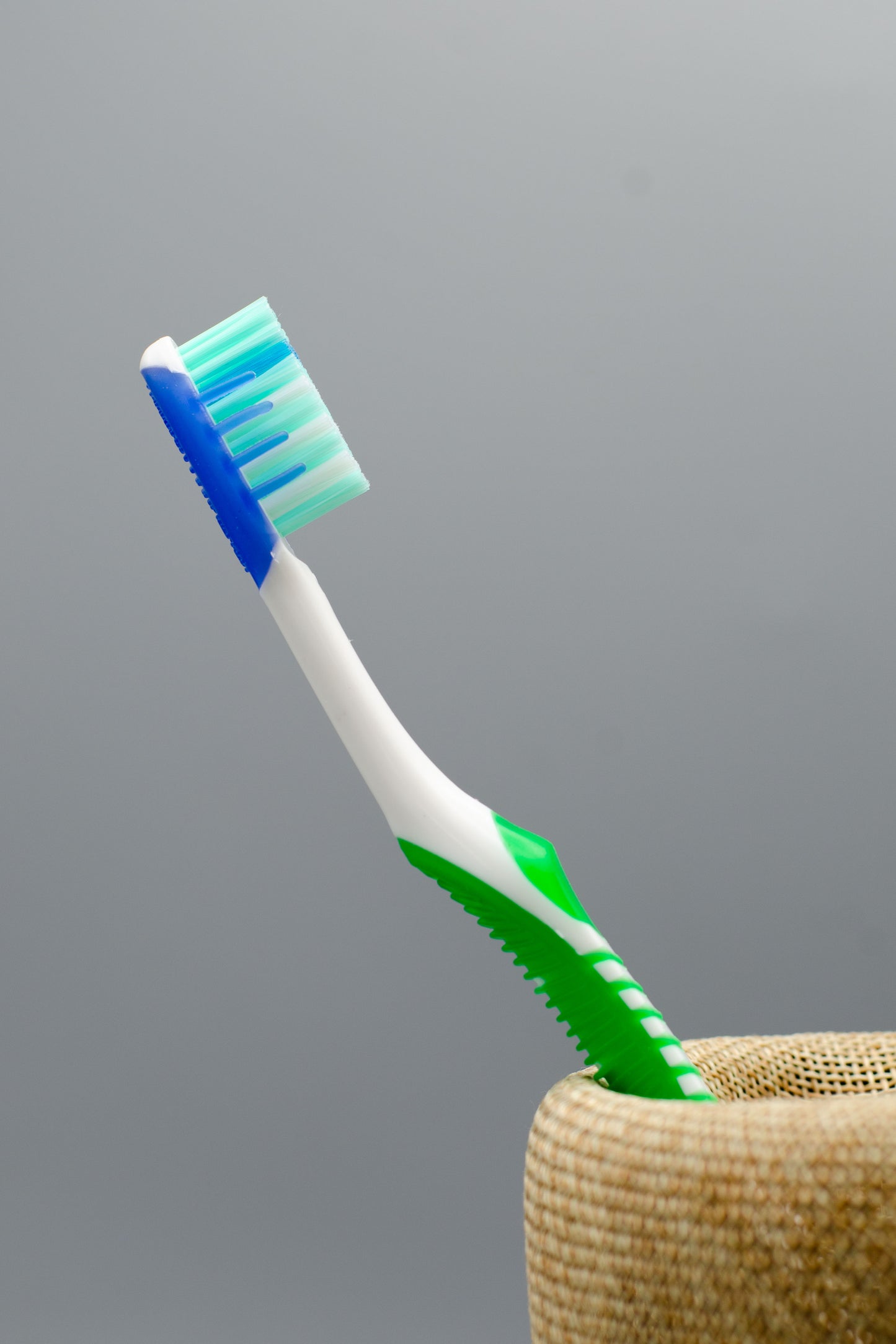 Yardlie Premium's Perkins 3D White Fresh Toothbrush