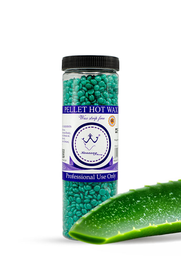 Konsung Beauty Chocolate Pellet Hot Wax Beans 400g brown hard wax for strip free hair removal,
A clear plastic jar filled with bright teal-green pellet hot wax, topped with a black lid, shown on a white background with a green aloe vera slice in the foreground.